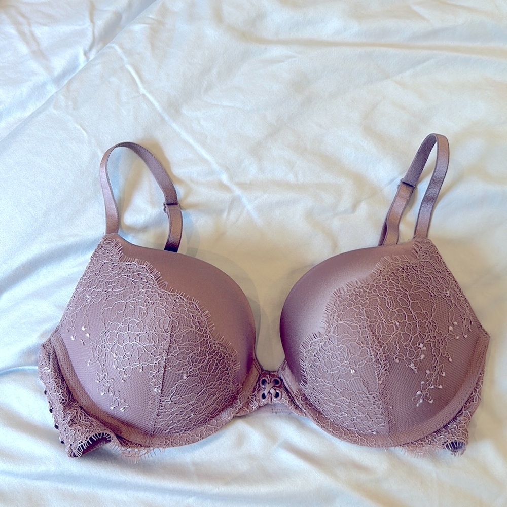 Victoria’s Secret 32D Very Sexy Lacey Push-Up Bra